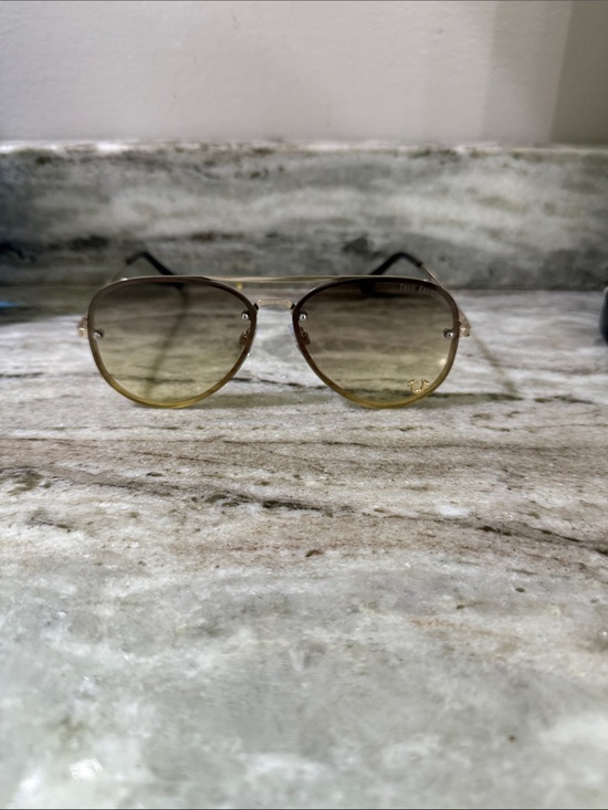 True Religion Accessories - True Religion Gold Frame Gradient Brown Aviator Sunglasses